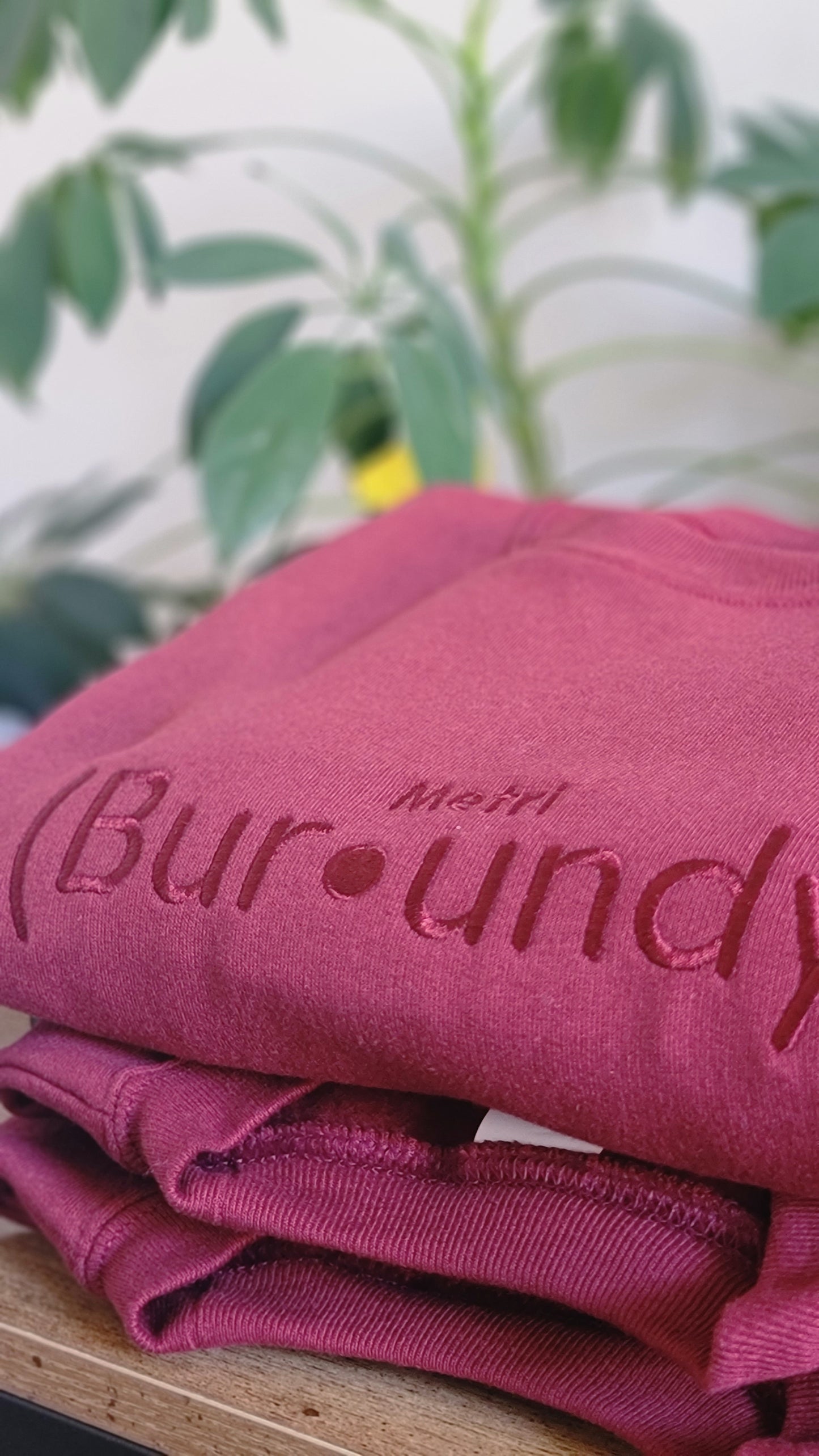Metri (C·lor) Crewneck:(Bur·undy)
