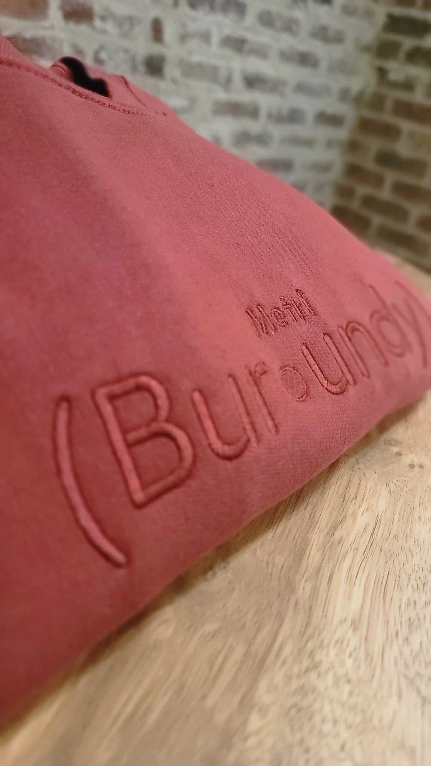 Metri (C·lor) Crewneck:(Bur·undy)