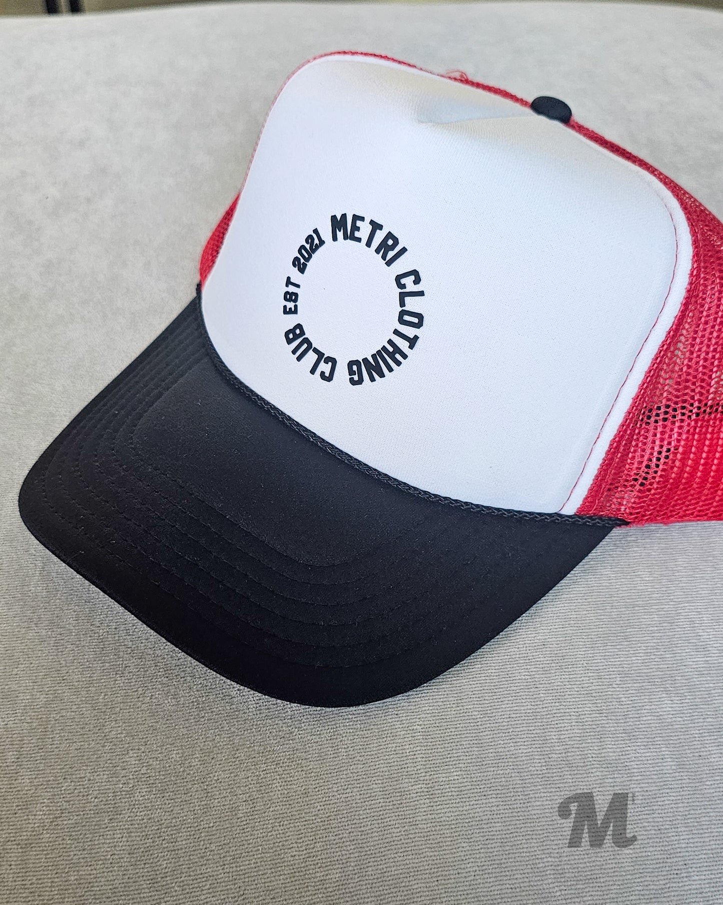 Metri Truck: Clothing Club (Red, White, Black)