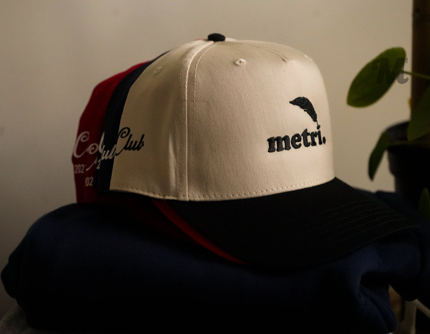 Metri NamedFeather SnapBack  (Neutral/Black)