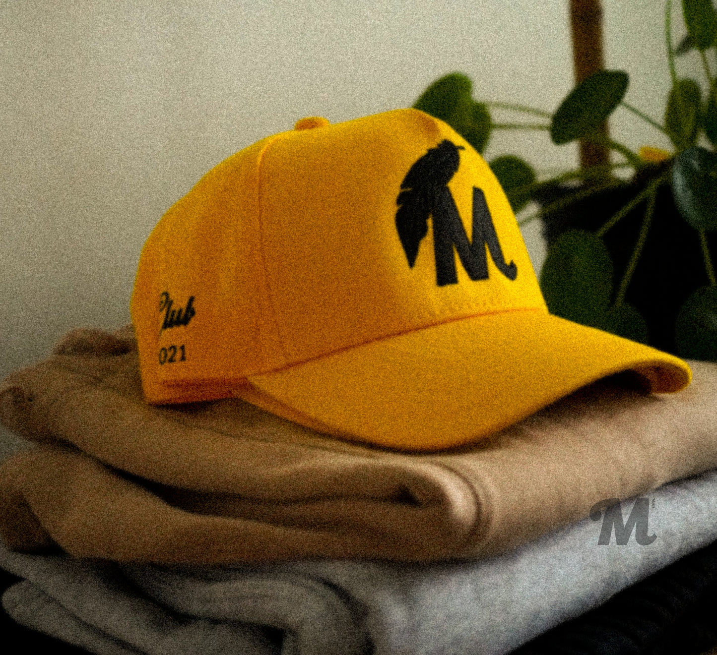 Metri Feather logo Snapback (Yellow/Black)