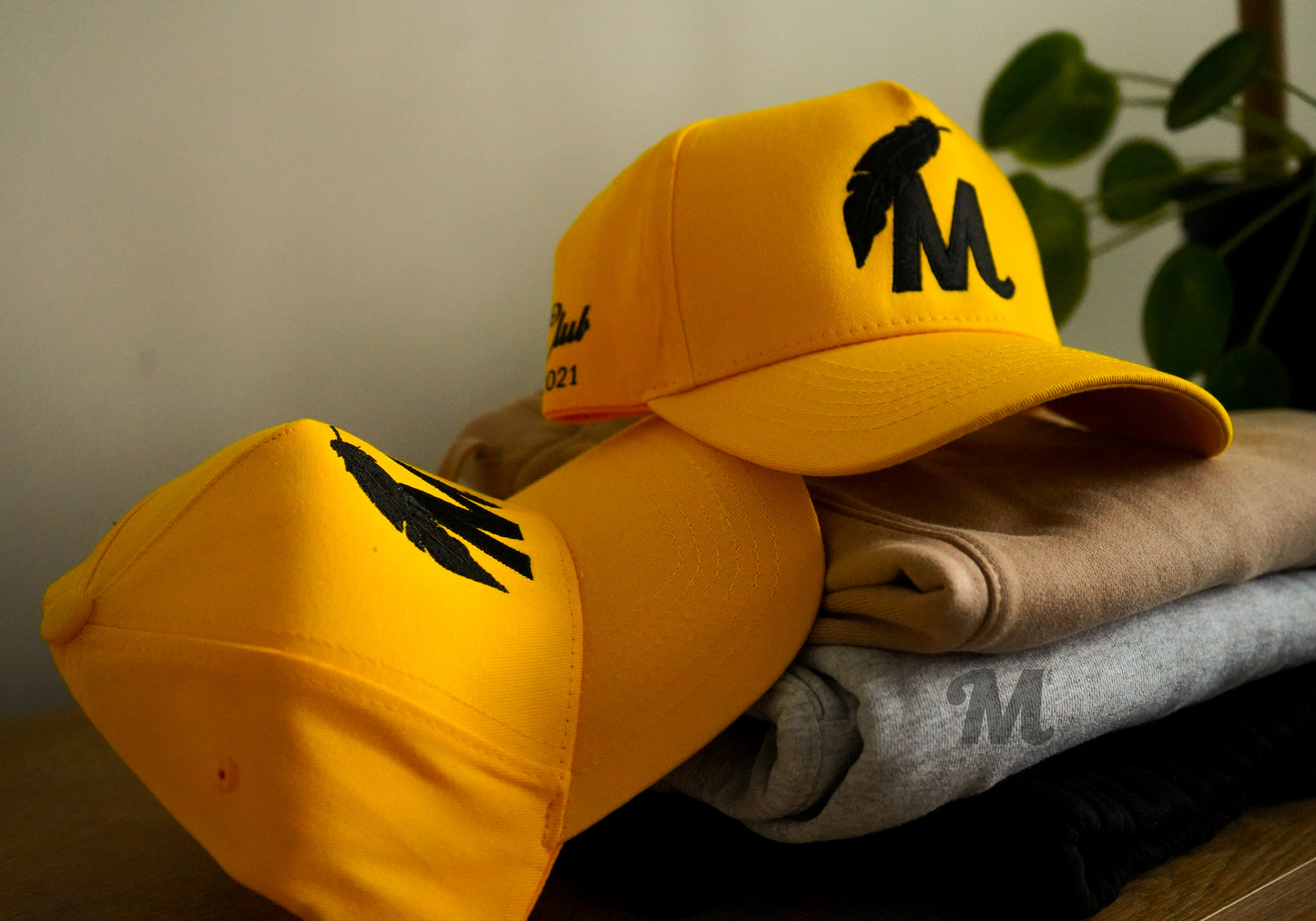 Metri Feather logo Snapback (Yellow/Black)