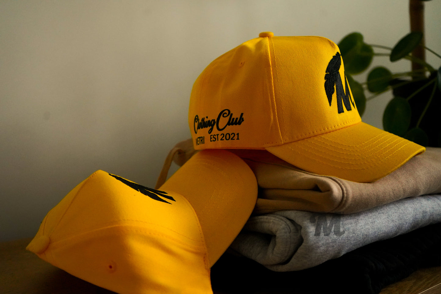 Metri Feather logo Snapback (Yellow/Black)