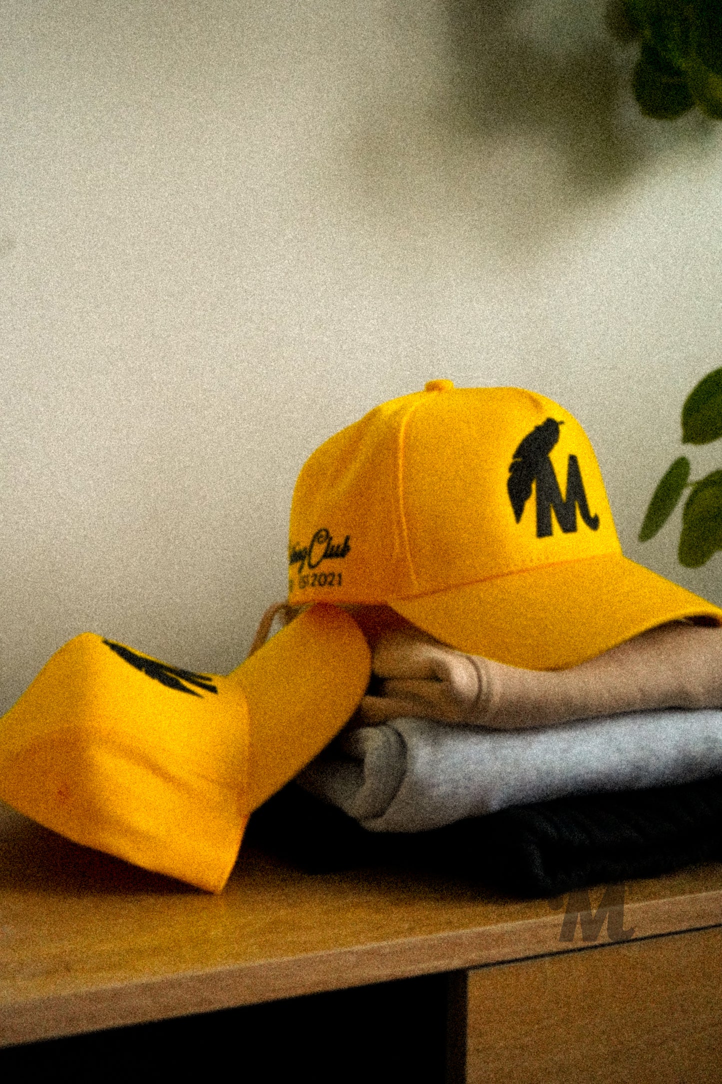 Metri Feather logo Snapback (Yellow/Black)