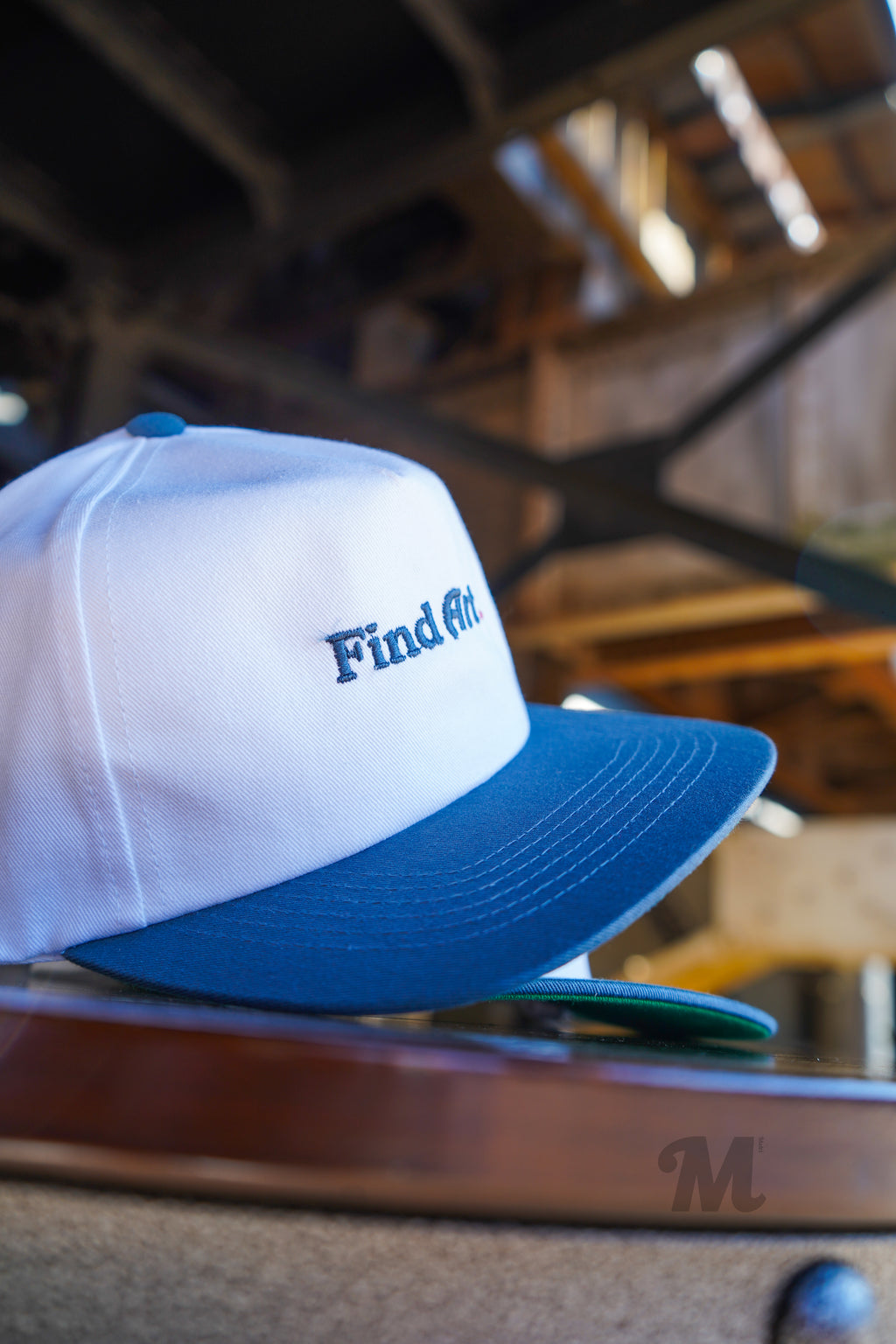 Find Art. (White/ Blue)