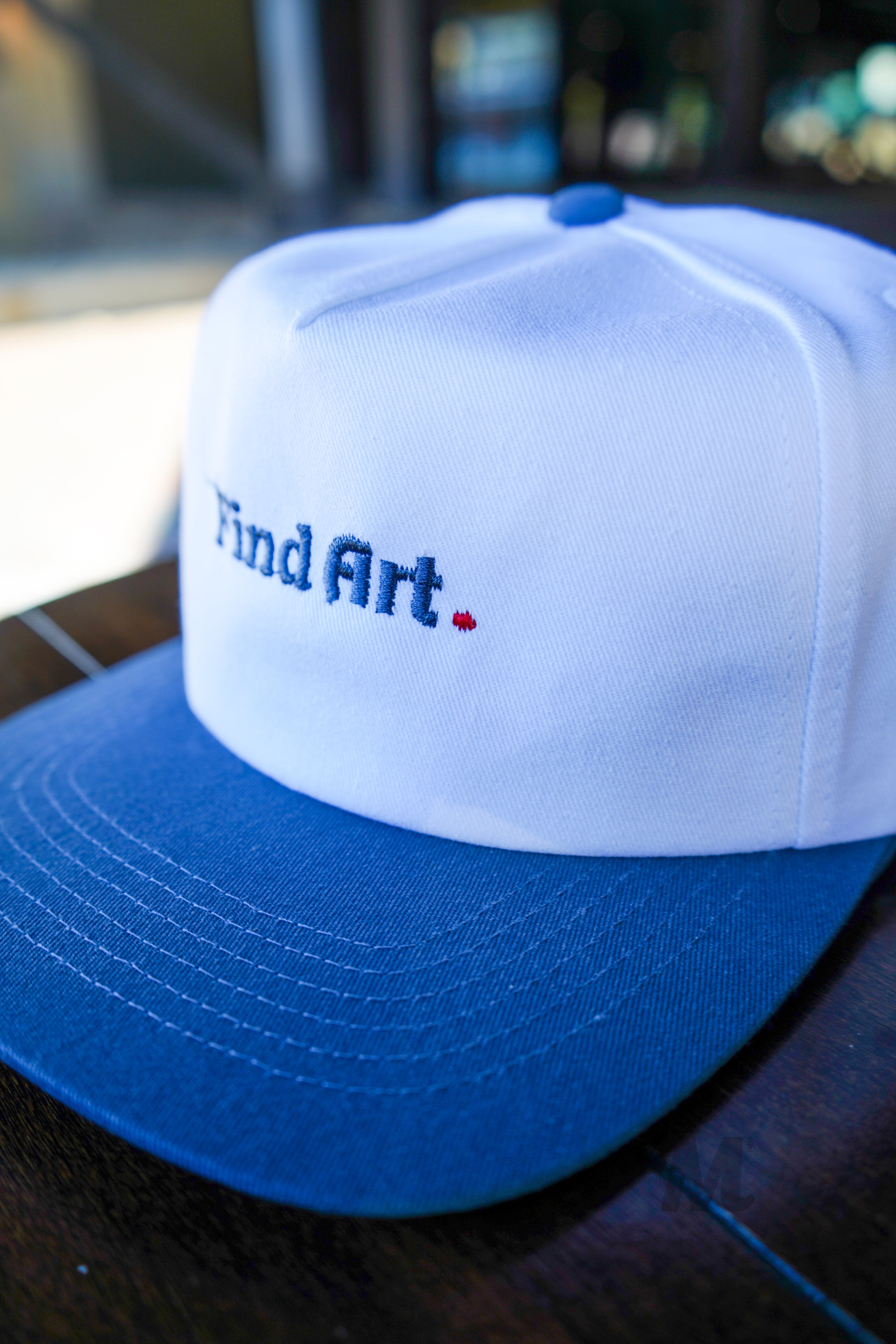 Find Art. (White/ Blue)