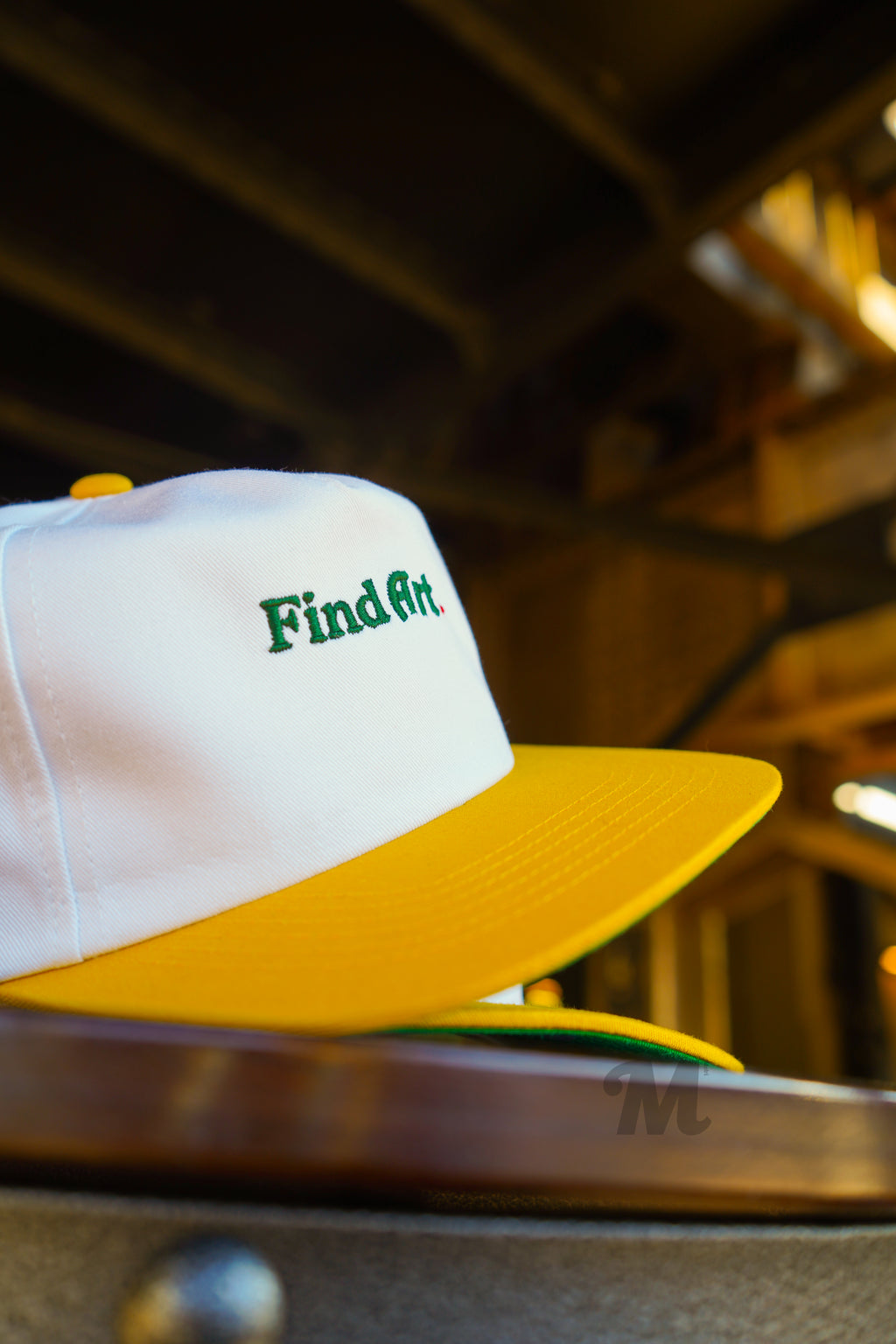 Find Art. (White/ Yellow)