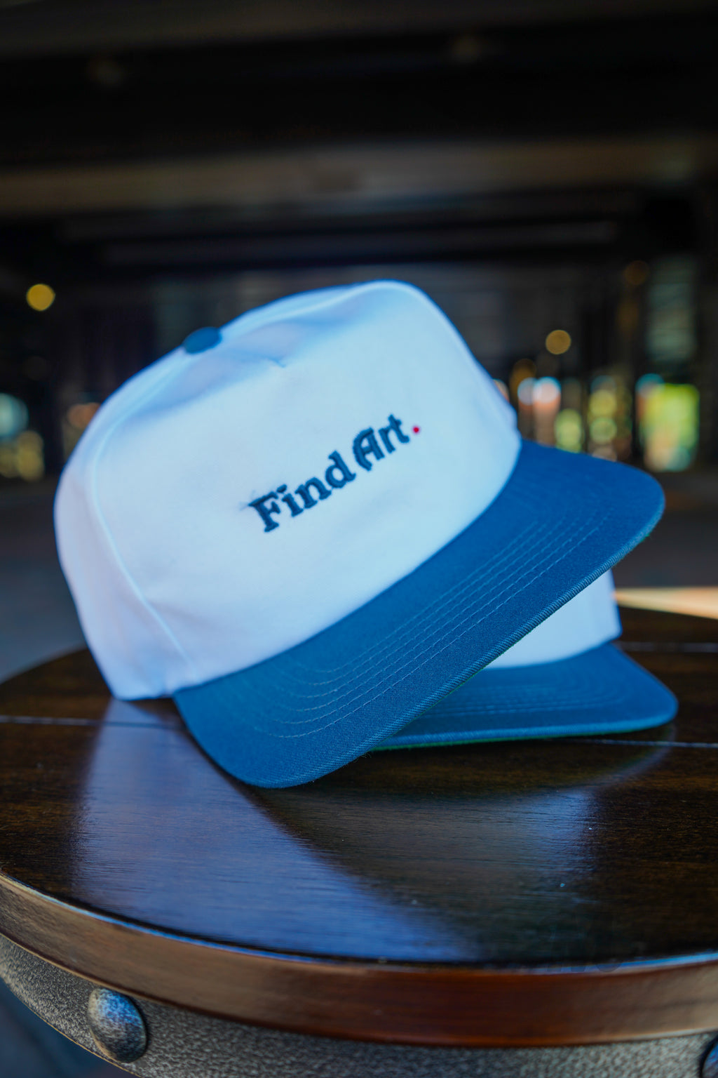 Find Art. (White/ Blue)