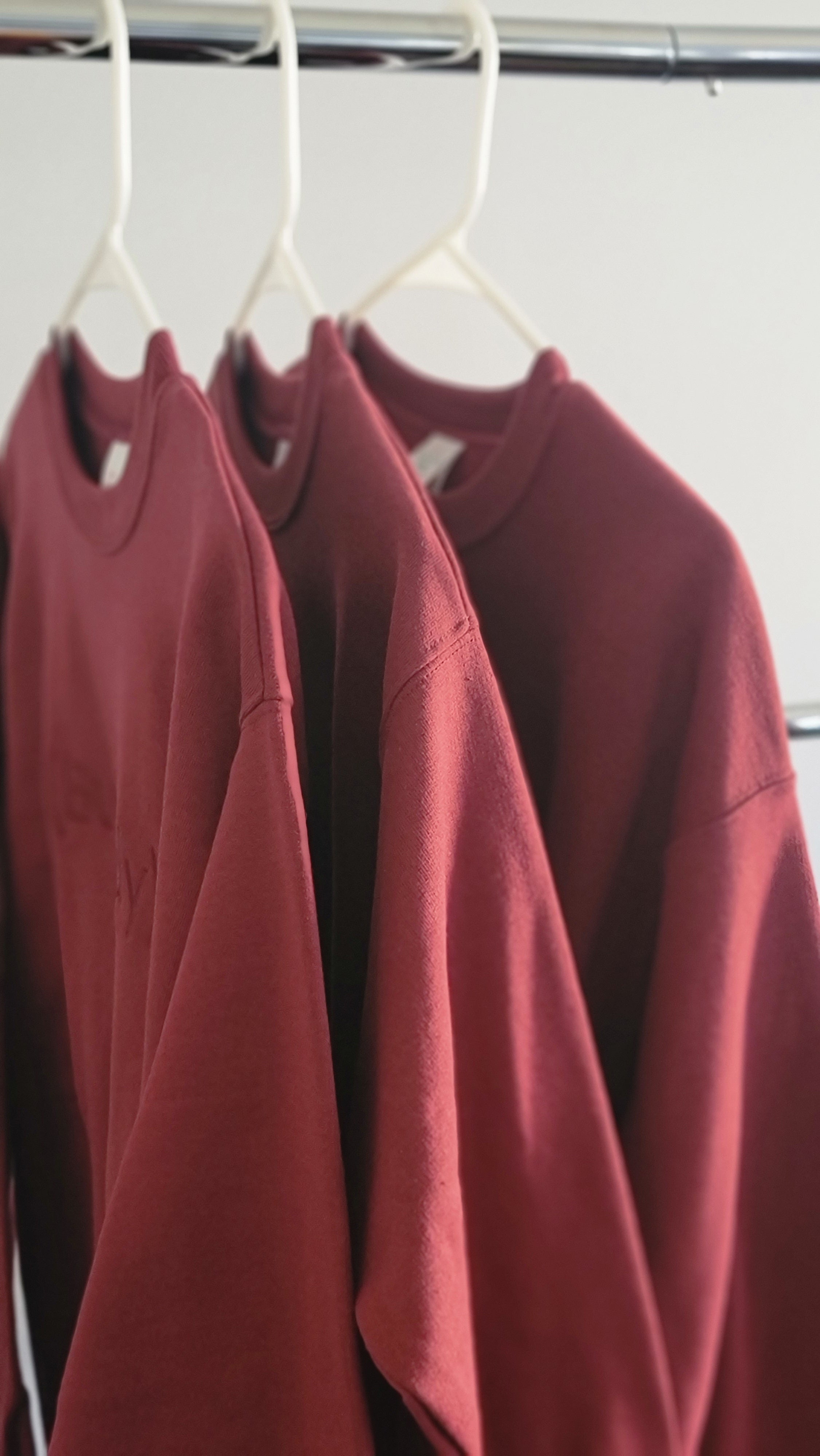 Metri (C·lor) Crewneck:(Bur·undy)