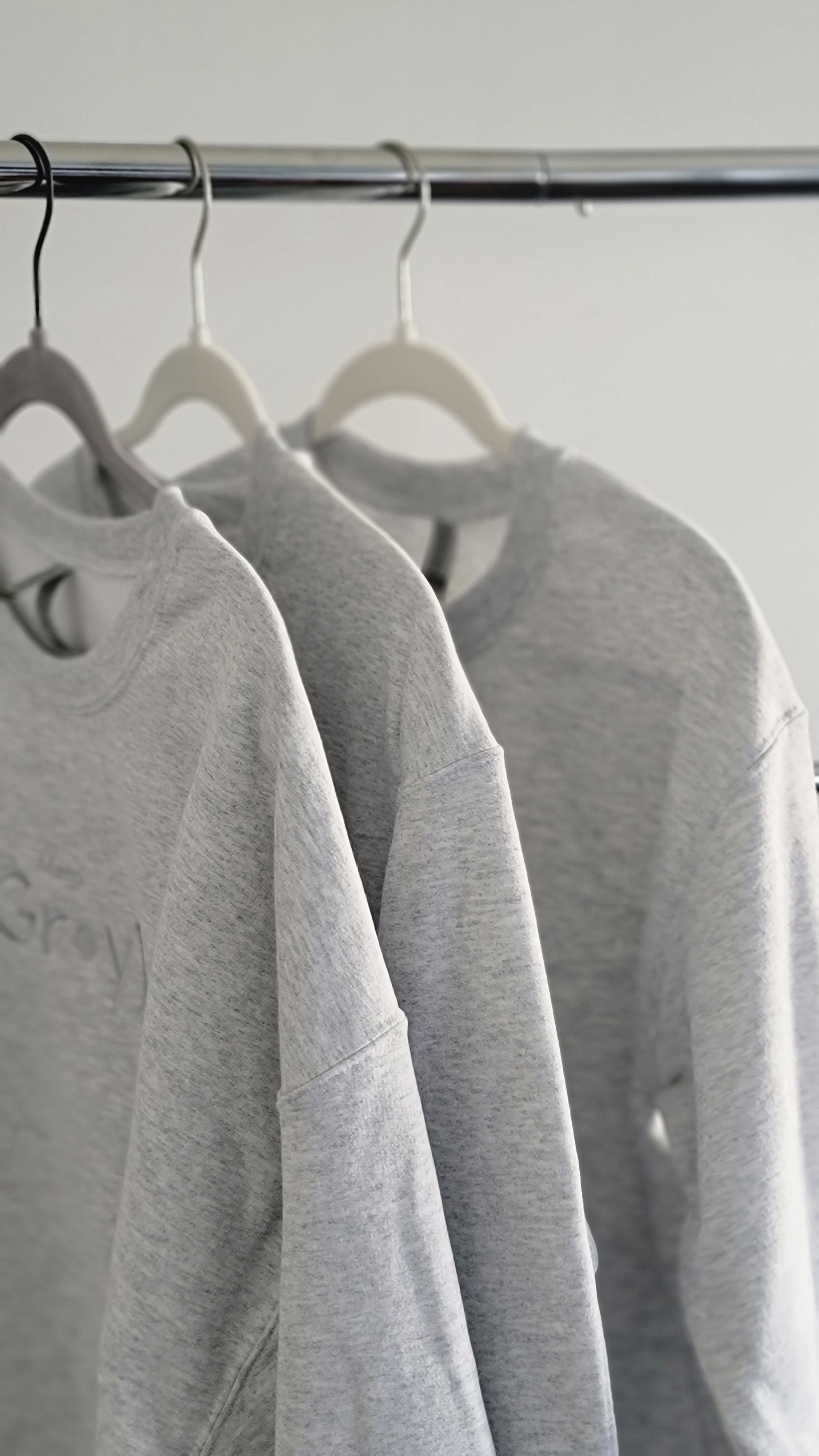 Metri (C·lor) Crewneck:(Gr·y)