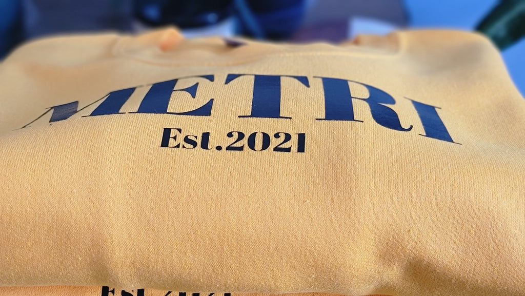 Metri Crewneck: Gold