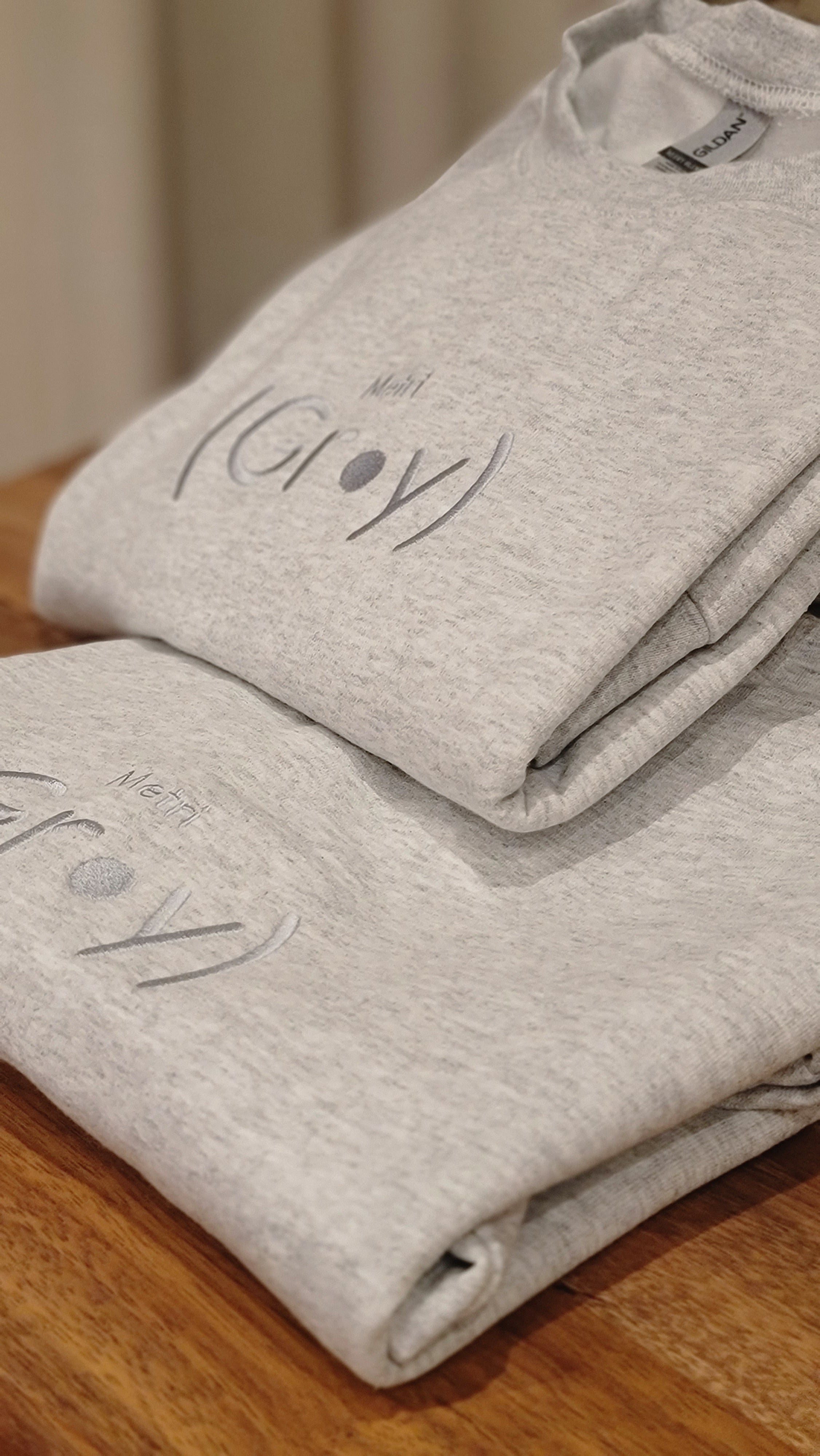 Metri (C·lor) Crewneck:(Gr·y)