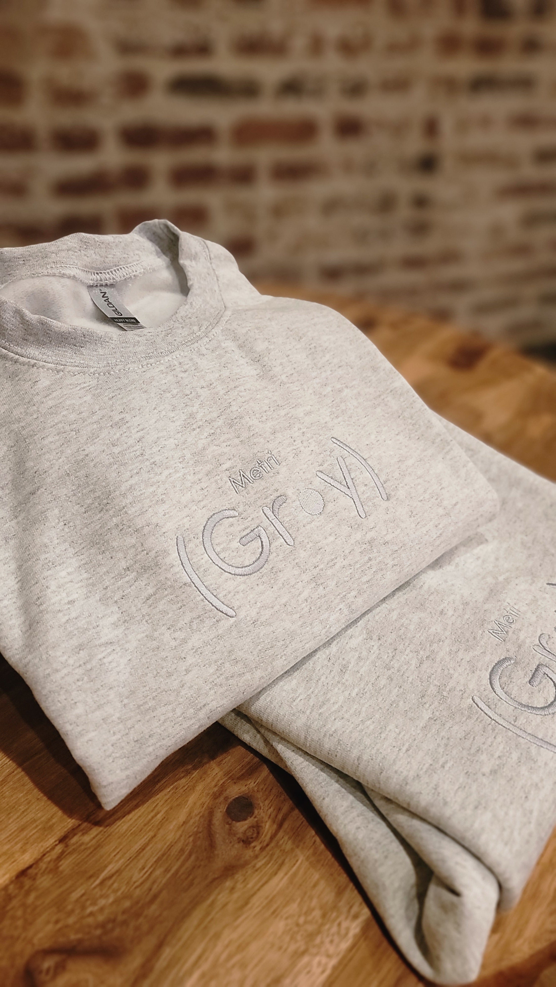 Metri (C·lor) Crewneck:(Gr·y)