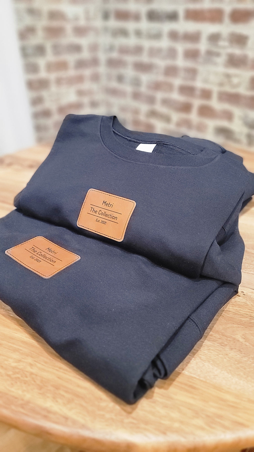 Metri The Collection Crewneck: Black