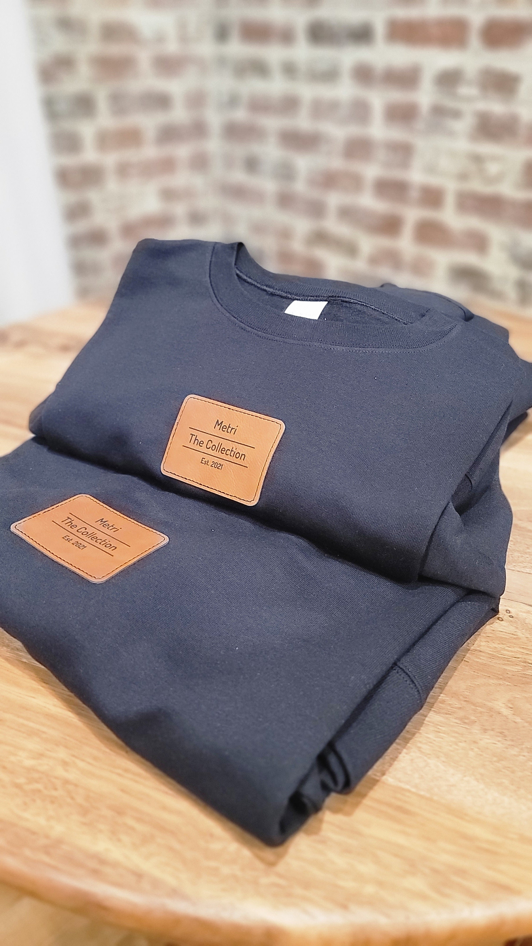 Metri The Collection Crewneck: Black