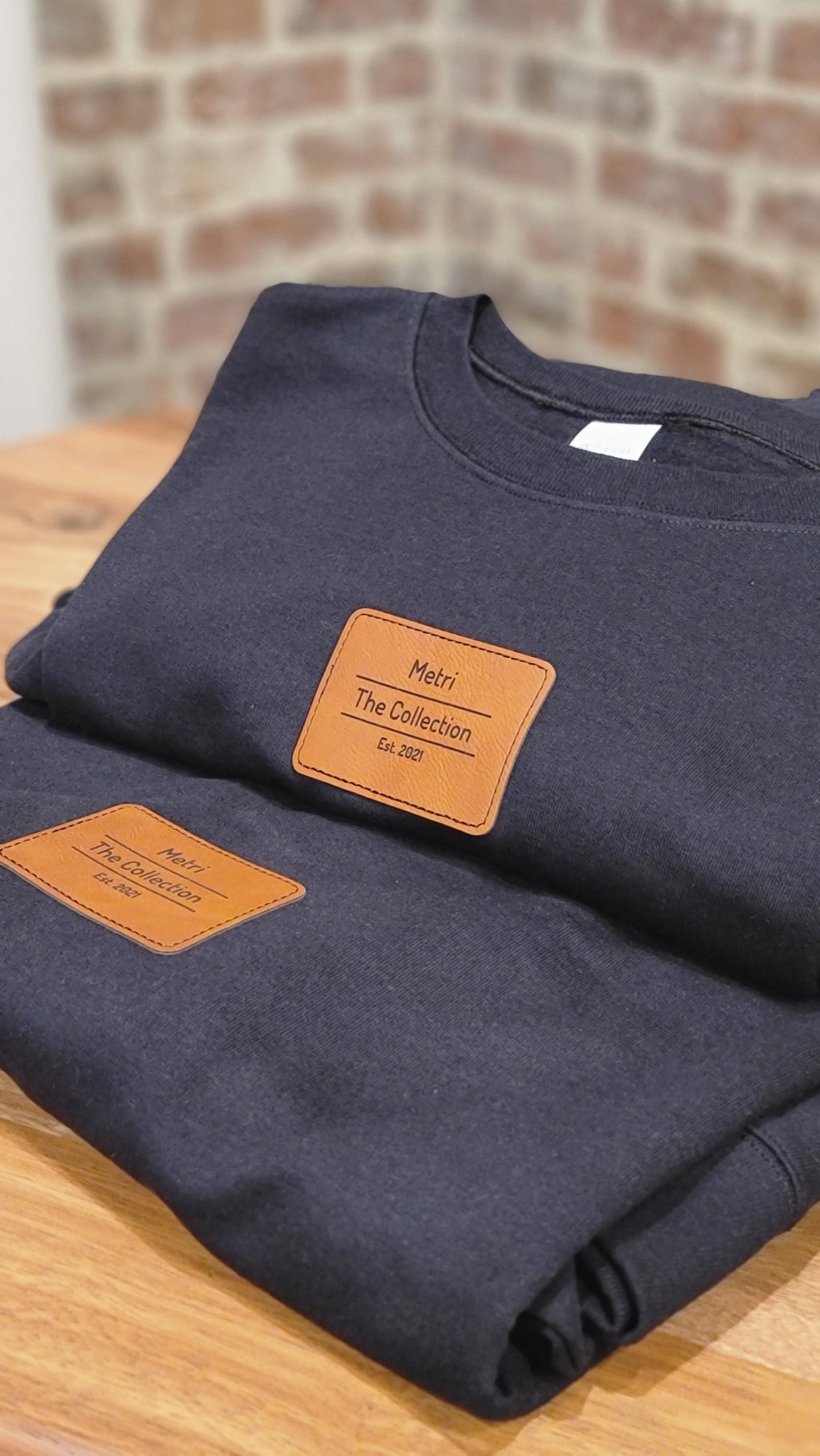 Metri The Collection Crewneck: Black