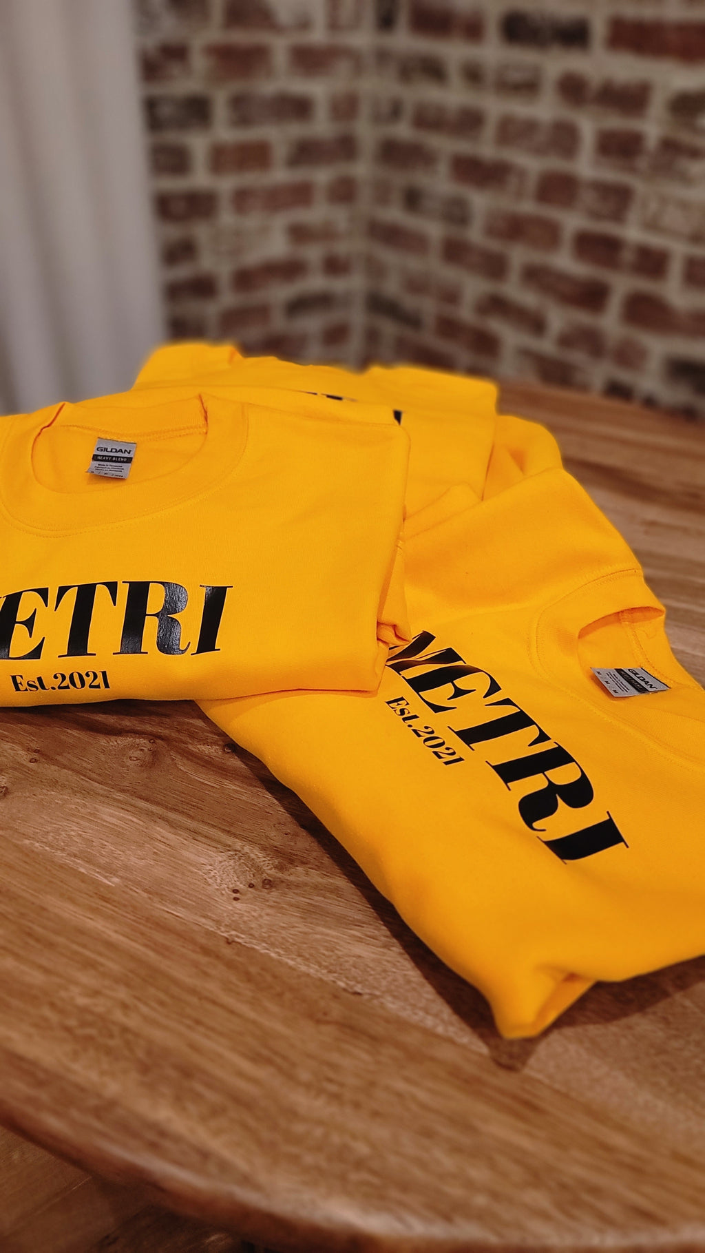 Metri Crewneck: Gold